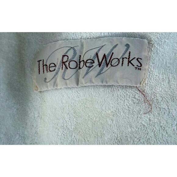 🆕NEW LISTING🆕 The Robe Works - Picture 7 of 10